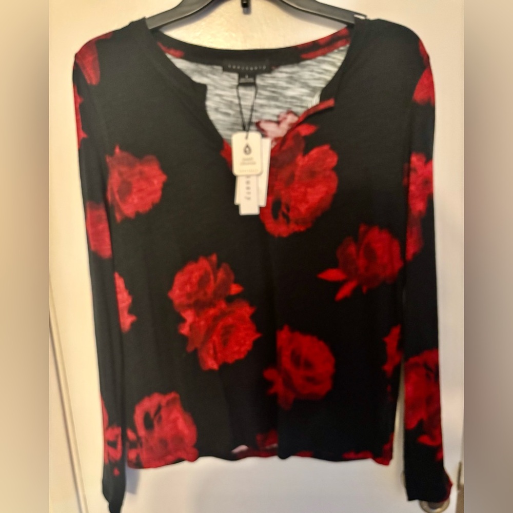 Sanctuary Lightweight Long Sleeve Women's Top Black with Red Rose Print Size S